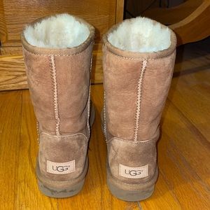 UGG Boots Women’s Classic Short II size 9